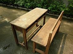 โต๊ะนักเรียนไม้สักเก่าพร้อมเก้าอี้