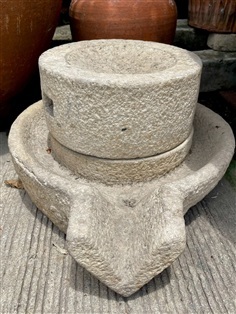 โม่แป้งโบราณ โม่หินโบราณ เครื่องบดแป้งหินแกรนิต