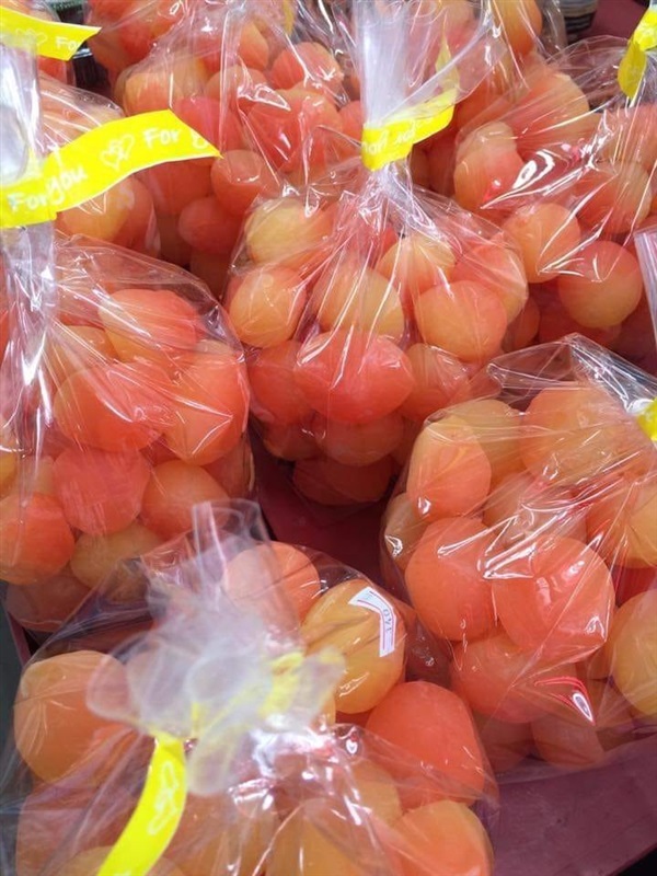 #ลูกพีชอบแห้ง  เนื้อกรอบ สีชมพูอมส้ม ไม่หวานมาก แห้ง ไม่แฉะ 