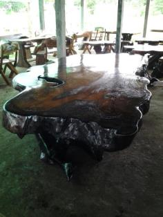 โต๊ะไม้มะค่ายักษ์