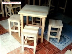 ชุดโต๊ะไม้เก้าอี้ไม้สน 60x60x75+เก้าอี้ 4ตัว 1200บาท
