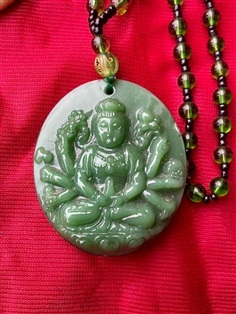 สร้อยลูกปัด จี้หยกกวนอิม สีเขียวมรกต จี้กวนอิมหยก