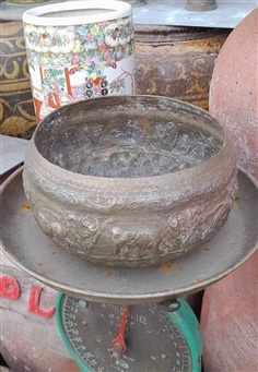 ขันทองเหลืองโบราณ ตอกลาย12ราศี ปากกว้าง8นิ้ว ขัน