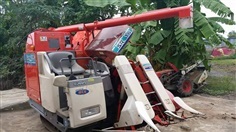 รถเกี่ยวนวดข้าว KUBOTA SR-16 (ขายแล้ว)