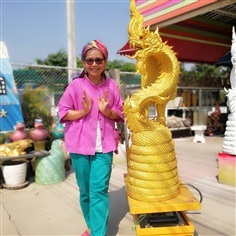 พญานาคปูนปั้น สีทอง