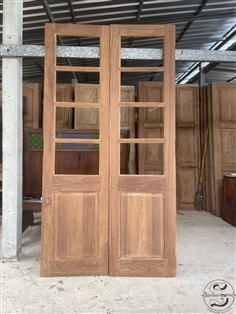 ประตูคู่ล่างลูกฟักบนกระจก 4 ช่อง 54x207