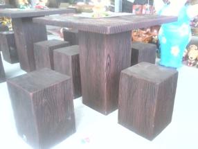 โต๊ะเก้าอี้หินทรายลายไม้สีแดงดำ | โคราชหินทราย - คลองหลวง ปทุมธานี