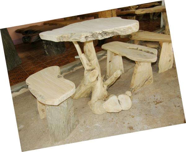 โต๊ะรากไม้