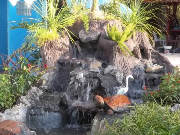 น้ำตก | สวนสุวิทย์พันธุ์ไม้ - เมืองอุบลราชธานี อุบลราชธานี