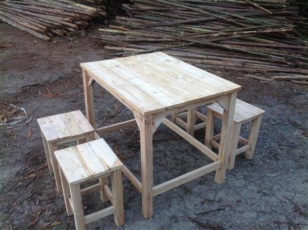 โต๊ะไม้เก้าอี้ไม้