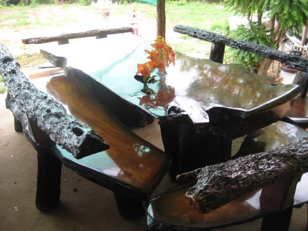 โต๊ะไม้ตะเคียน | ริมเงินไม้น้ำ - สิรินธร อุบลราชธานี