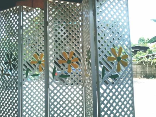 ฉากกั้น 5 พับ รูปดอกไม้ทำสี | Dee Dee OTOP Design Lampang - แม่ทะ ลำปาง