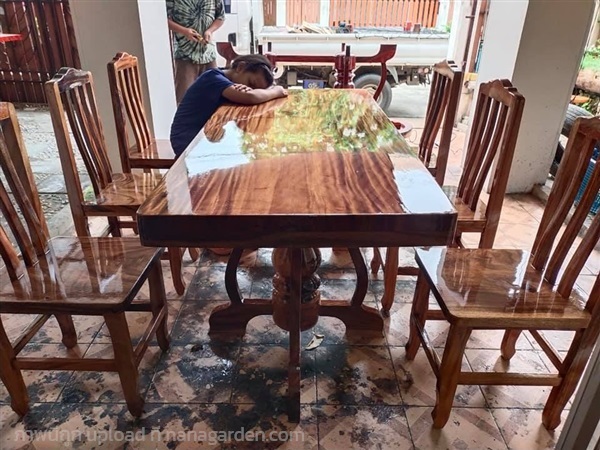 โต๊ะอาหารไม้แผ่นเดียว ก80xย180+เก้าอี้ 6  ตัว   | ร้าน Chat_Shop  (เฟอร์นิเจอร์ไม้)  - บางใหญ่ นนทบุรี