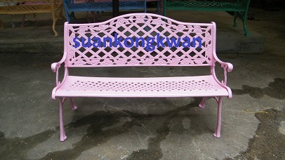 เก้าอี้ลายดอกชบา | สวนของขวัญแอนด์การเด้นท์ - ศรีราชา ชลบุรี