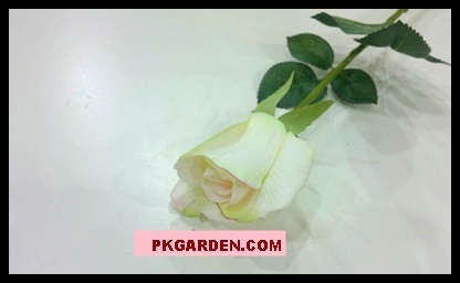 (ดอกไม้ปลอม)ดอกกุหลาบปลอมสีขาว ดอกขนาด 5 cm ราคาถูก 