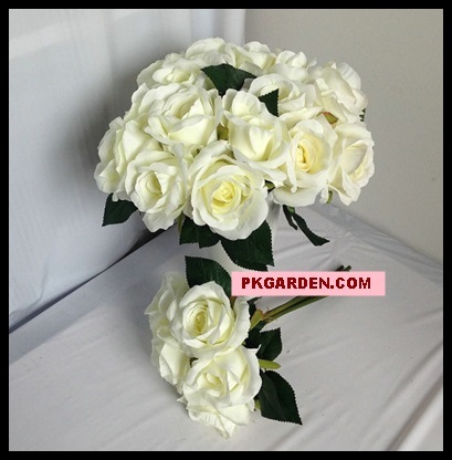 (ดอกไม้ปลอม)ช่อบูเก้กุหลาบสีขาว 6 ดอก ราคาถูก คุณภาพดี | PK Garden - จตุจักร กรุงเทพมหานคร
