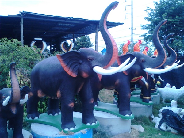 ช้างป่าปูนปั้นสูง2เมตร | ร้านใบบัว สัตว์ปูนปั้น - ด่านช้าง สุพรรณบุรี