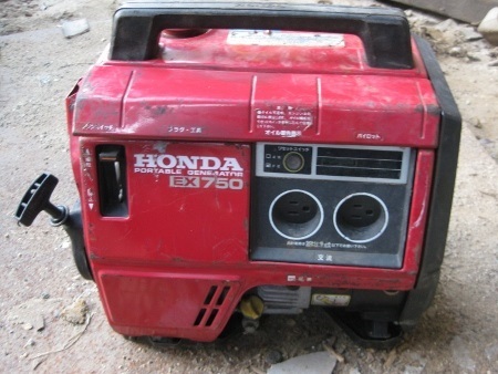 เครื่องปั่นไฟขนาดพกพา HONDA: EX 750 เครื่องเบนซิน