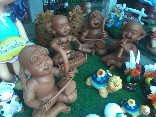 ตุ๊กตาเล่นดนตรีไทย
