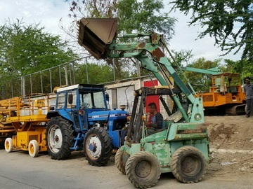 รถตักล้อยาง TOYOTA: SDK 8 ดีเซล 4 สูบ ตักพืชผลเกษตรได้ดี | tractor-backhoe - บางพลี สมุทรปราการ