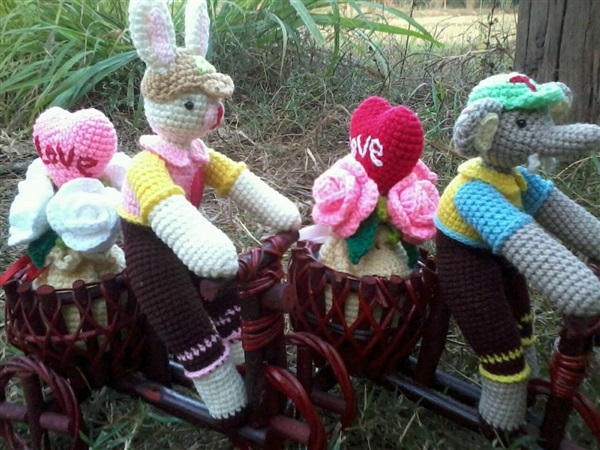 กระต่ายและช้างน้อยปั่นจักรยานสามล้อส่งความรัก | มยุรี งานโครเชต์ราคาส่ง - เมืองยโสธร ยโสธร