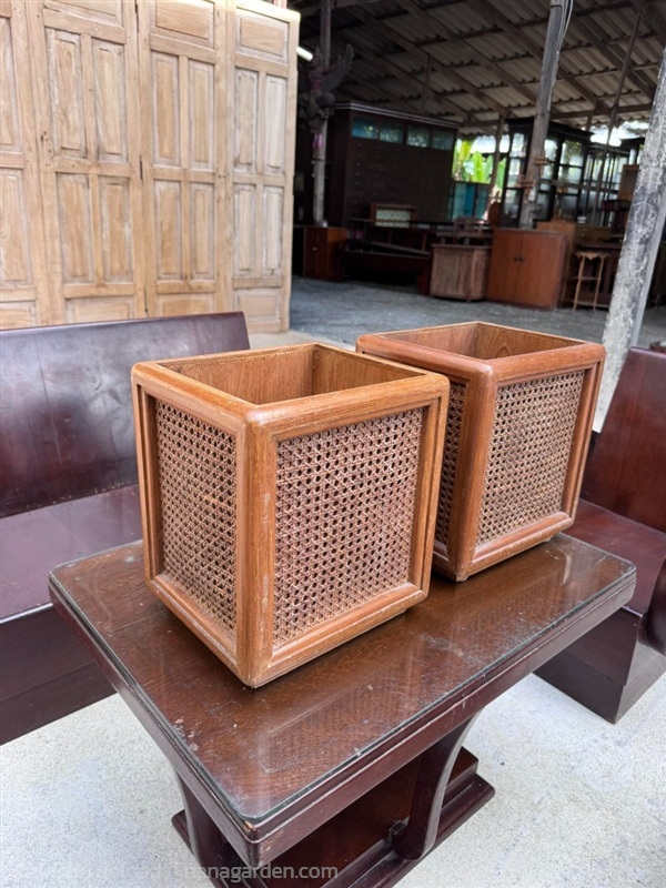 กล่องใส่ของ ใส่กระถางไม้สักขอบเข้า 45 องศา | ร้านโสภาไม้เก่าสุพรรณ - สองพี่น้อง สุพรรณบุรี