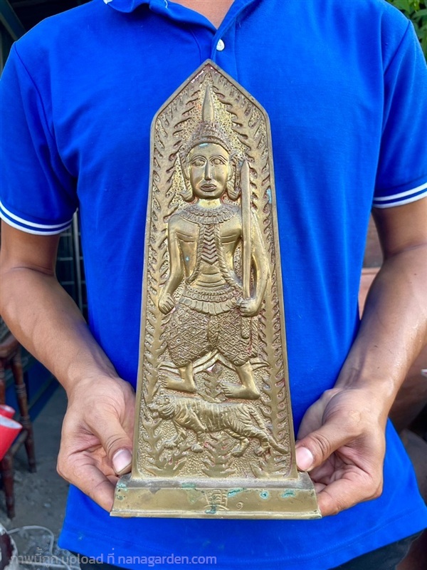 แท่นบูชาพระรัตนะ ของศาลเจ้าพ่อปึงเถ่ากง วัดศาลเจ้า | ร้านวังโบราณ - บางบัวทอง นนทบุรี