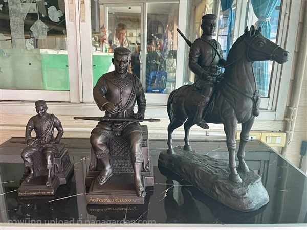 พระนเรศวรทรงม้า กับ รุ่นประกาศอิสระภาพ องค์ดำ | ร้านวังโบราณ - บางบัวทอง นนทบุรี