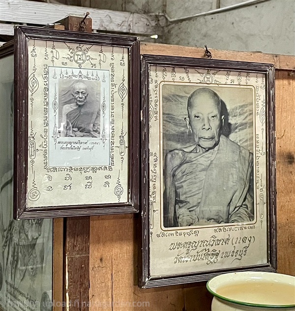หลวงพ่อแดง วัดเขาบันไดอิฐ รูปถ่ายพร้อมกรอบ สีขาวดำ | ร้านวังโบราณ - บางบัวทอง นนทบุรี