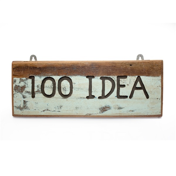 ป้ายไม้ติดผนัง เขียนคำว่า 100 IDEA (ร้อยไอเดีย)  