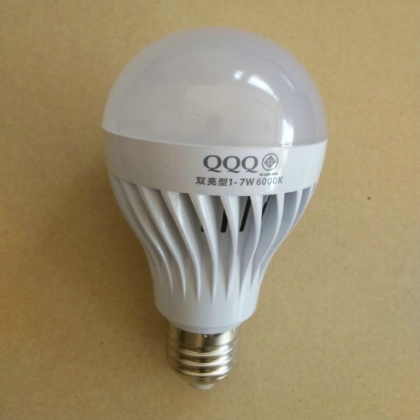 QQQ ไฟโมชั่น เซนเซอร์ LED E27 7W DAYLIGHTแสงขาว | qqqproducts - บางพลี สมุทรปราการ