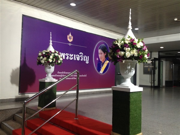 ดอกไม้สด พานดอกไม้รับจัดอีเว้นท์ ทำอุปกรณ์ ตกแต่งงานอีเว้นท์