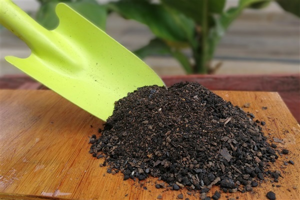 ถ่านชีวถาพ (Biochar) ผสมมูลสัตว์หมักสูตรวิศวกรรมแม่โจ้ | ถ่านชีวภาพ - วังสะพุง เลย