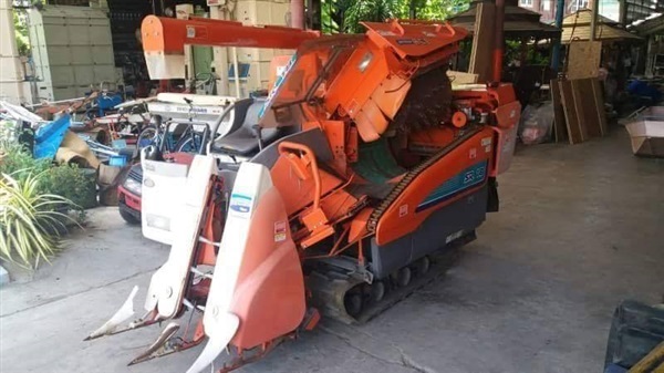 รถเกี่ยวนวดข้าว KUBOTA SR-18 (ขายแล้ว) | อ.รุ่งเรืองพาณิชย์ - นครชัยศรี นครปฐม