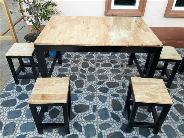 โต๊ะไม้สนขนาด70*120พร้อมเก้าอี้4ตัวชุดละ 2300บาท | หนุ่มโต๊ะไม้ - บางพลี สมุทรปราการ