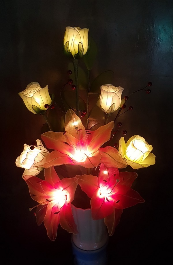 โคมไฟกุหลาบ ลิลี่ | ร้านไฟดอกไม้ mommade  -  กรุงเทพมหานคร