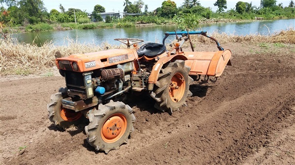 รถไถนั่งขับเก่าญี่ปุ่น KUBOTA B7000 (ขายแล้ว)