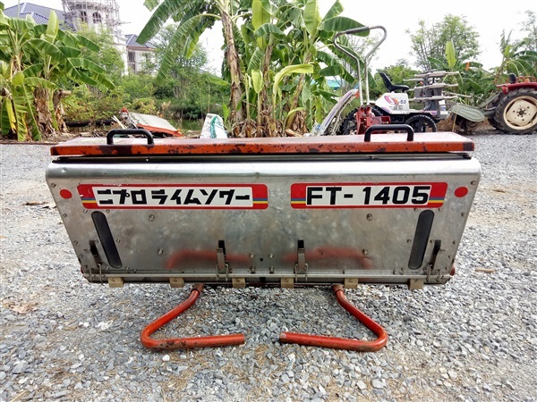 ถังโรยปุ๋ยติดท้ายรถไถเก่าญี่ปุ่น  NIPLO FT-1405 (ขายแล้ว) | อ.รุ่งเรืองพาณิชย์ - นครชัยศรี นครปฐม