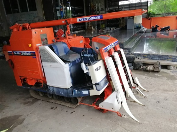 รถเกี่ยวนวดข้าวเก่าญี่ปุ่น KUBOTA ACE R1-20 (ขายแล้ว)