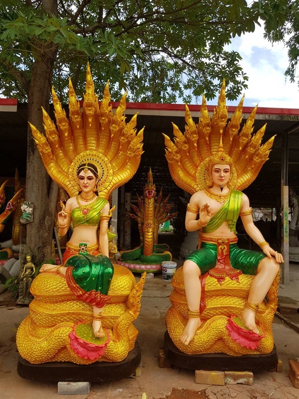 แม่ย่าศรีปทุมา พ่อปู่ศรสุทโธ | ร้านสามพี่น้อง หินทราย - โชคชัย นครราชสีมา