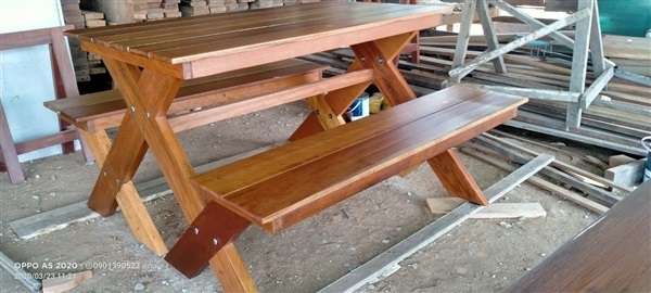 โต๊ะเก้าอี้สนามผลิตจากไม้เก่า | ประกอบการค้าไม้เก่า - สองพี่น้อง สุพรรณบุรี