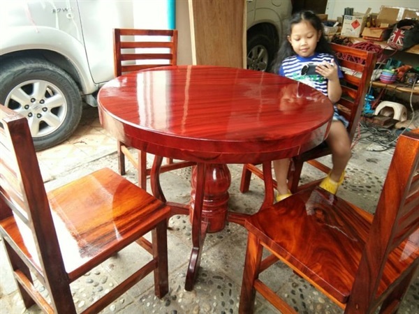 โต๊ะอาหารไม้แผ่นเดียว 1m+ เก้าอี้ 4 ตัว