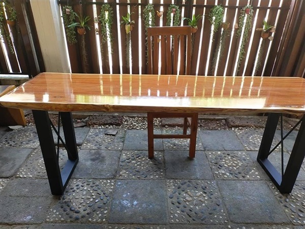 (ขายแล้ว) โต๊ะไม้แดง แผ่นเดียว ยาว 206 cm.