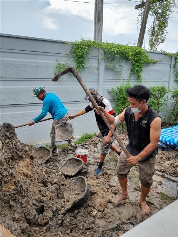 เคลียริ่ง ปรับกองดิน ปรับหน้าดิน ขนดิน เติมดิน ย้ายกองดิน  | ดูดีการ์เด้นโฮม - บางบัวทอง นนทบุรี