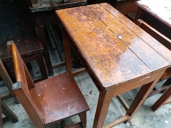 ชุดโต๊ะนักเรียนเก่า | อัยยา - บางกรวย นนทบุรี
